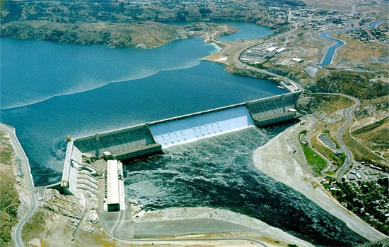 Grand Coulee Dam on Columbia river, Washington  Grand Coulee Dam on Columbia river, Washington